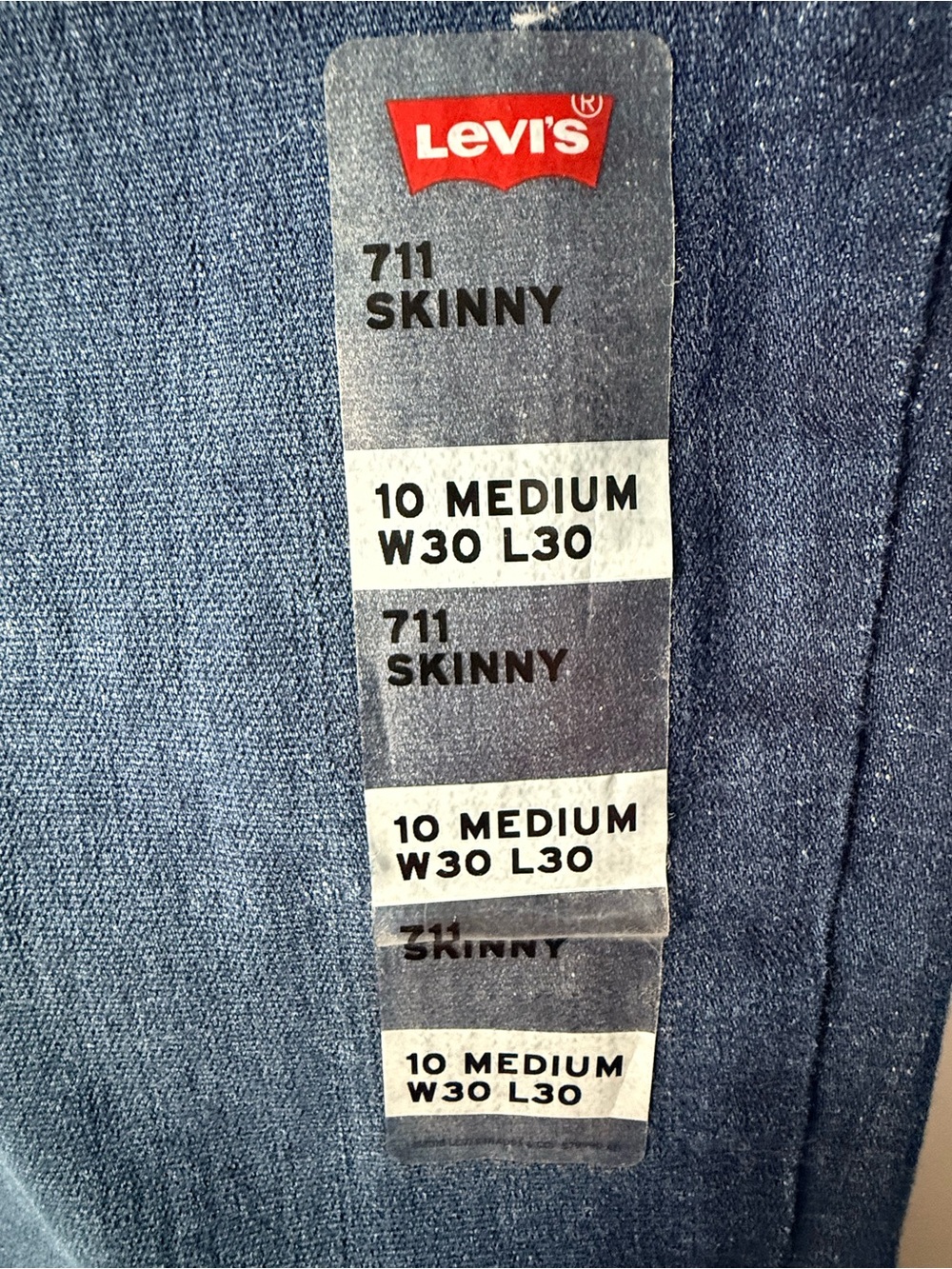 Levi's Women's Skinny Jeans in Indigo Blue Wash Size 1O NWT - Picture 4 of 6